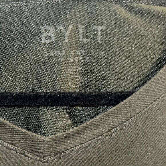 ✨Bylt Signature Drop-Cut V-Neck Green Sz Large Tee✨ - Picture 8 of 8